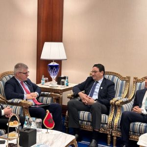 قيوح يتباحث مع سالازار في قطر