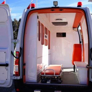 سيارة إسعاف تحتجز بمدينة طنجة