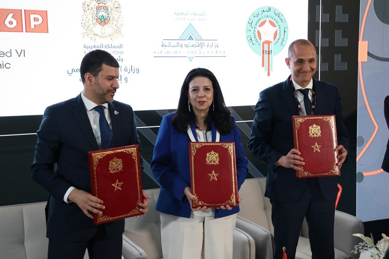 سغروشني توقع اتفاقيات للارتقاء بالأمازيغية وتكنولوجيات السفر والرياضة