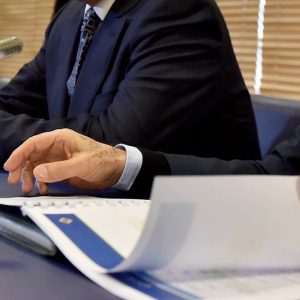 حسابات مدينة وفوائد مخفية .. المراقبة الضريبية تجر شركات إلى "التسوية"