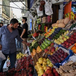 فواكه استوائية تزين واجهات الأسواق في سوريا