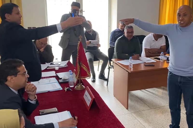ملاسنات في مجلس أولاد الطيب
