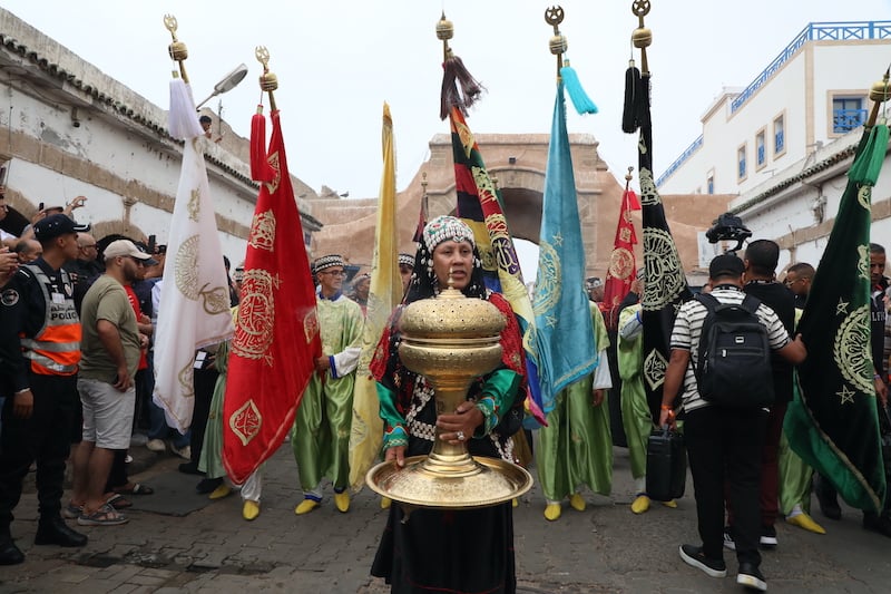 مهرجان "كناوة وموسيقى العالم" يعيد إلى الصويرة نغمة المحبة والبركة