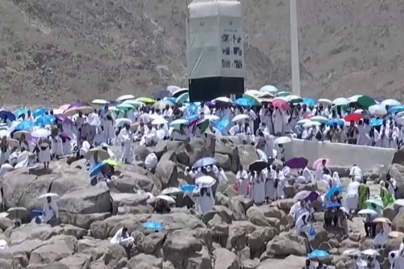 توافد الحجاج إلى جبل عرفة