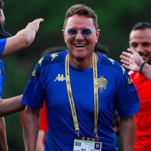 لقجع يطمئن على مدرب نادي الوداد