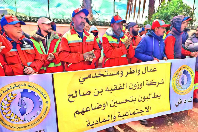 تأخر أجور عمال نظافة يثير الاستنكار