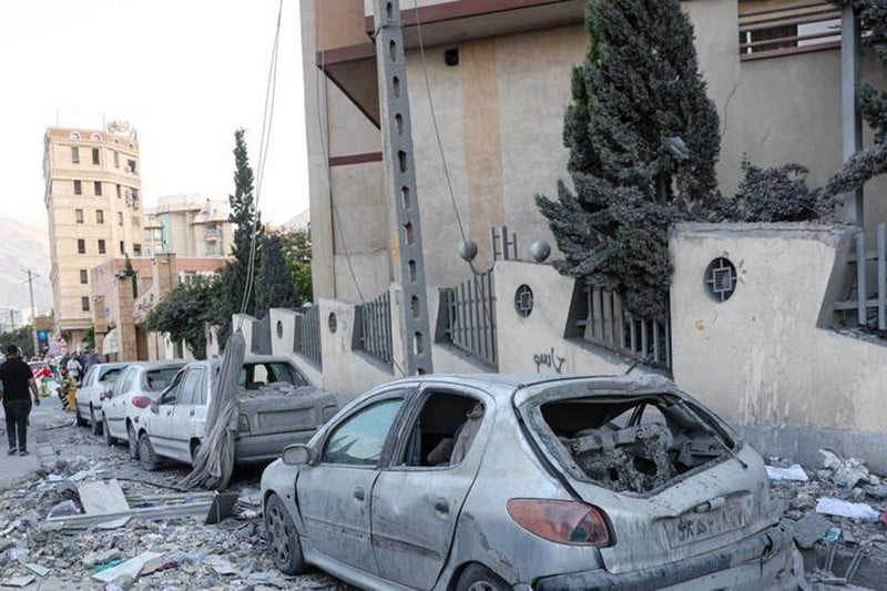الجمهورية الإيرانية بعد الضربة الإسرائيلية.. الجدار يسقط بطلقة واحدة
