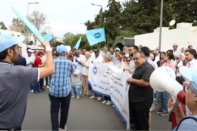 أطر تحتج بمستشفى ابن سينا