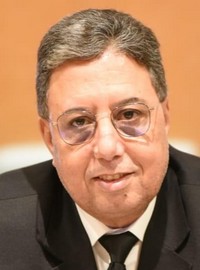 وطن لا يُكتب بحبر الغرباء