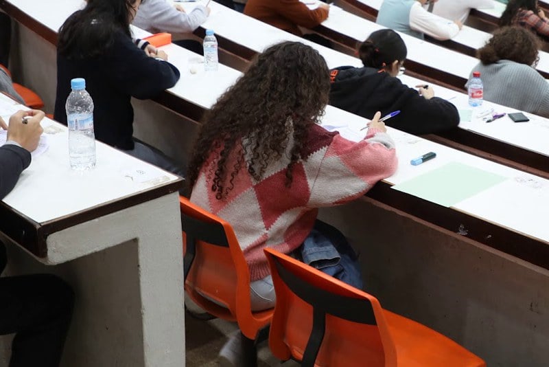 إعلانات تتربص بمترشحي التمريض‎