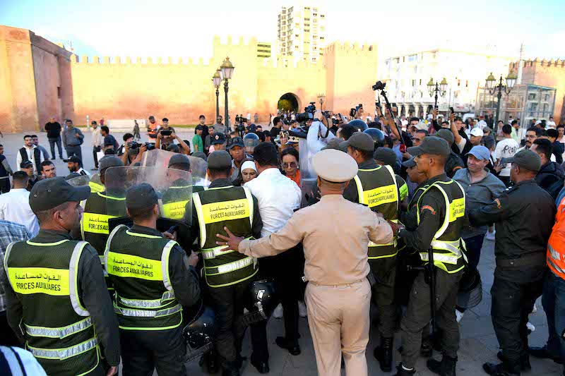 تجمهرات تخلف إصابة 29 عنصرا أمنيا