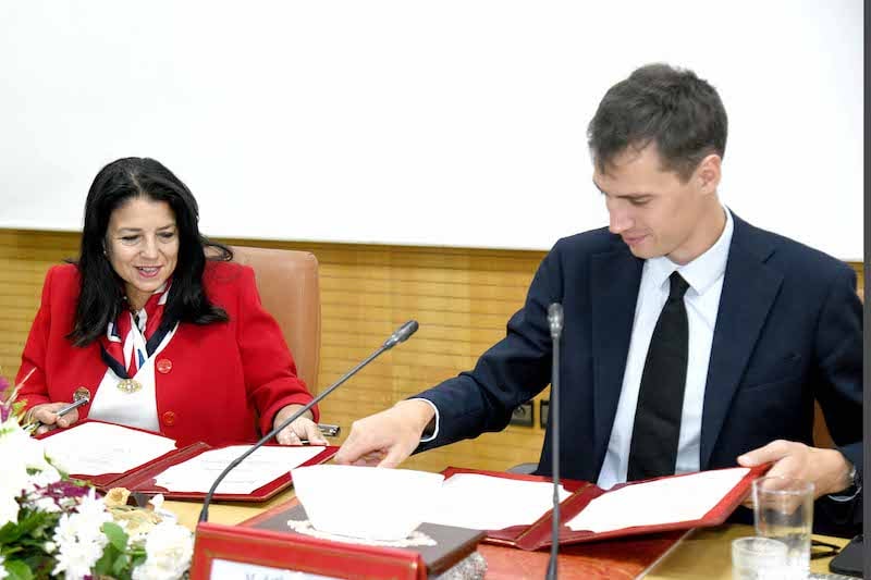 وزارة الانتقال الرقمي توقع شراكة استراتيجية لتعزيز الذكاء الاصطناعي بالمغرب
