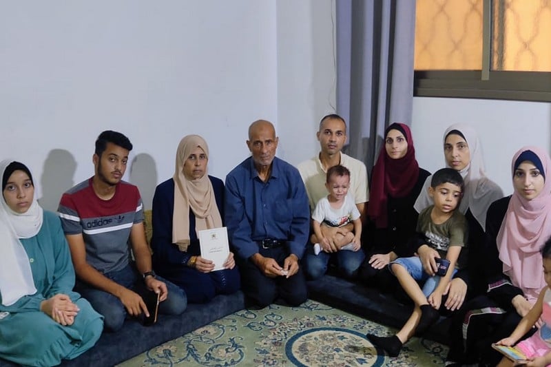 مغاربة عالقون في غزة ينشدون تدخلا ملكيا للإجلاء عبر معبر كرم أبو سالم
