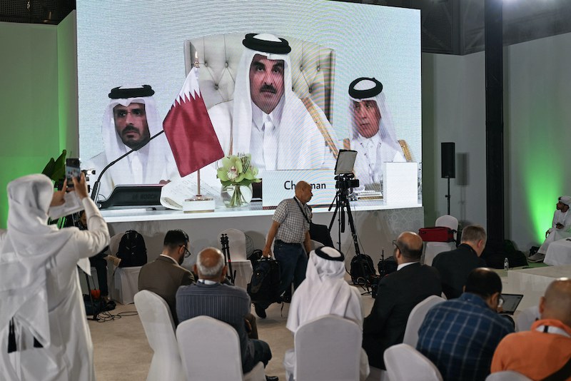 أمير قطر: إسرائيل تتفاوض وتغتال