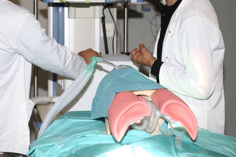 التهاب الحنجرة .. الأسباب والأعراض والعلاجات