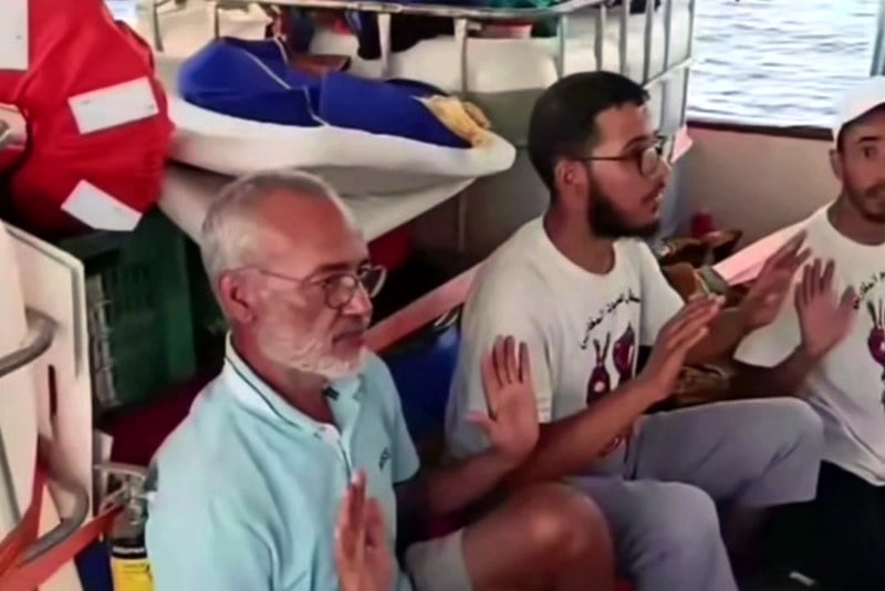 إسرائيل ترحل أربعة مغاربة من المشاركين في "أسطول الصمود العالمي"
