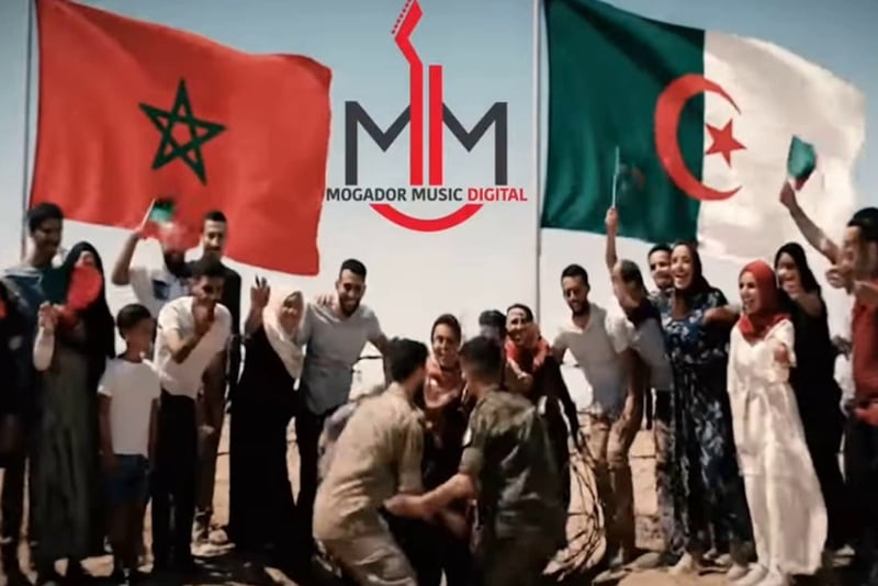 الناصيري يغني لأخوة مغربية جزائرية