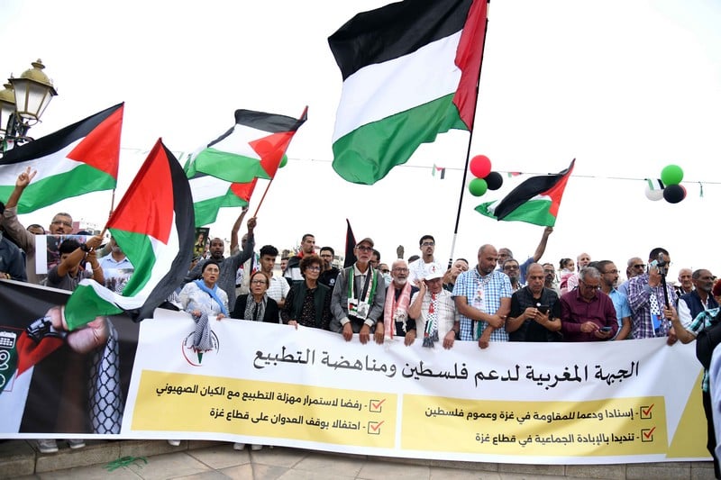 فعاليات مغربية تحتفل وسط العاصمة بوقف العدوان الإسرائيلي على غزة