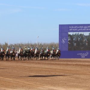 أنامل شابة تستأثر بأزندة بنادق البارود في معرض الفرس بالجديدة