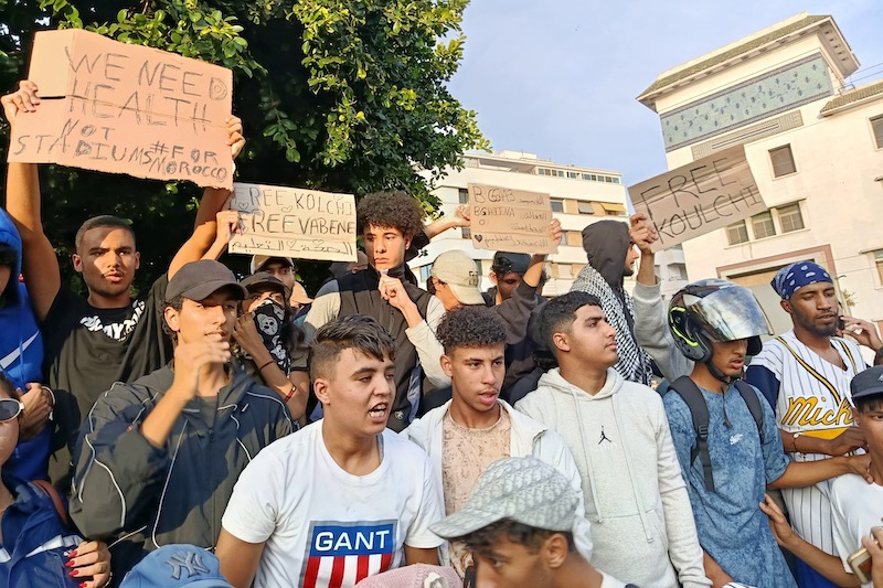 "شباب زد" بالدار البيضاء يرفعون شعارات سلمية للمطالبة بالعدالة الاجتماعية