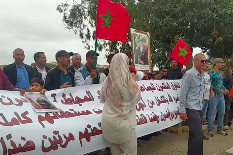 سلاليون يحتجون على عامل مديونة
