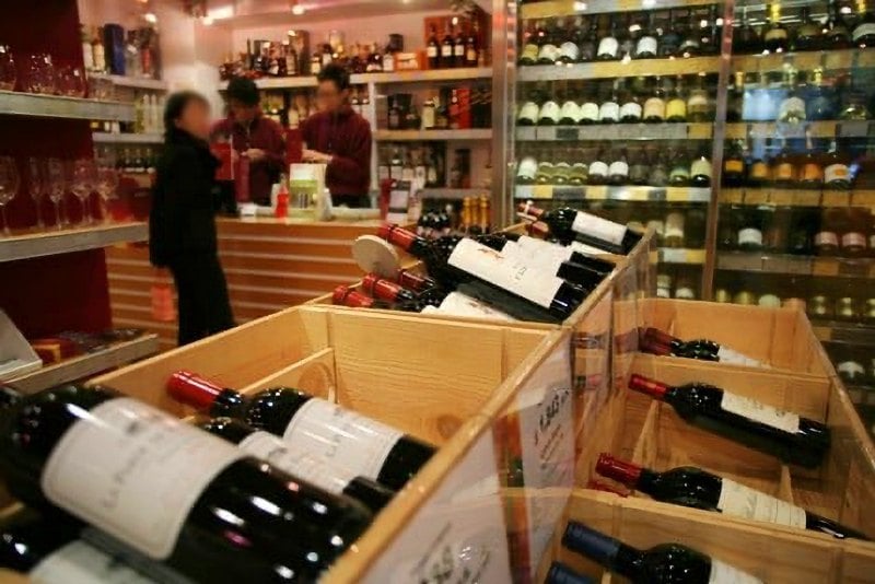 جمارك المغرب تتعقب شبكة ناشطة في تزييف المشروبات الكحولية الثمينة
