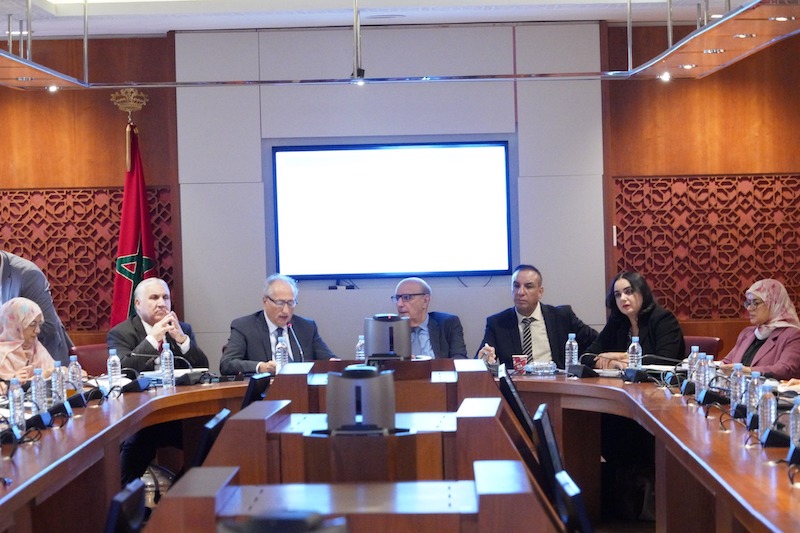 الوزير برادة يتعهد بتزويد جميع المدارس بالماء والكهرباء والمرافق الصحية