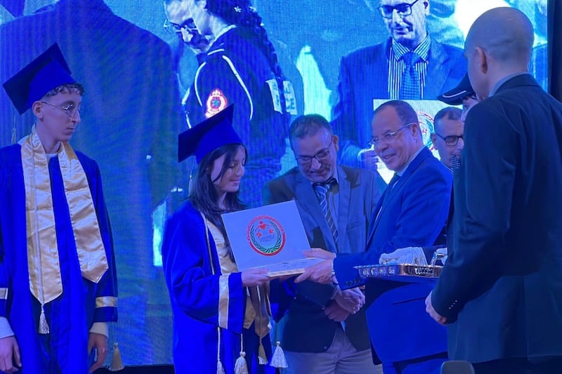 أمن العيون يحتفي بتلاميذ ومتقاعدين