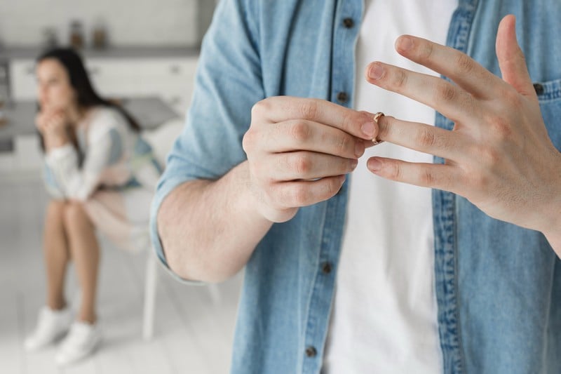 التشهير بعد الانفصال يسائل الأبعاد النفسية للعلاقات الزوجية المنتهية