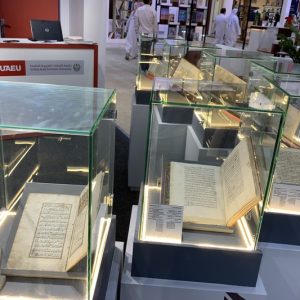 معرض الشارقة للكتاب.. مخطوطات مغربية ومبادرات تقرّب الآداب والثقافات