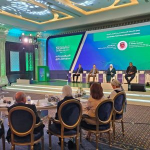 خبراء بيئيون يناقشون التحول الأزرق
