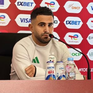 قائد منتخب الجزائر يشيد بحفاوة الاستقبال
