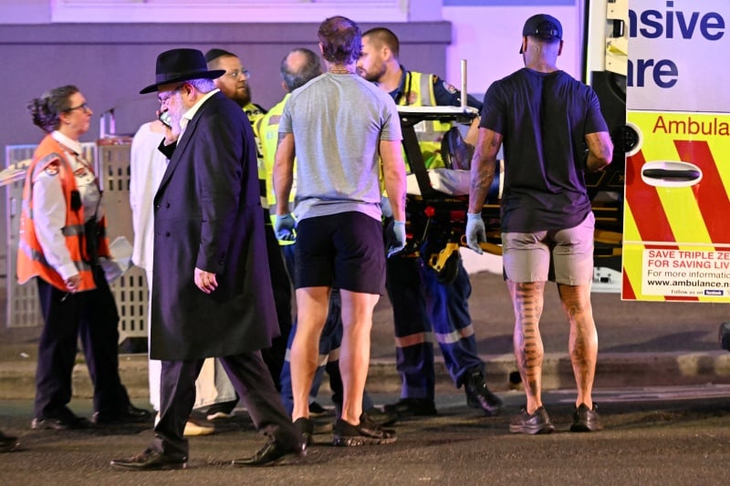 احتفال تحوّل إلى مذبحة .. الهجوم على يهود سيدني يطلق اتهامات سياسية