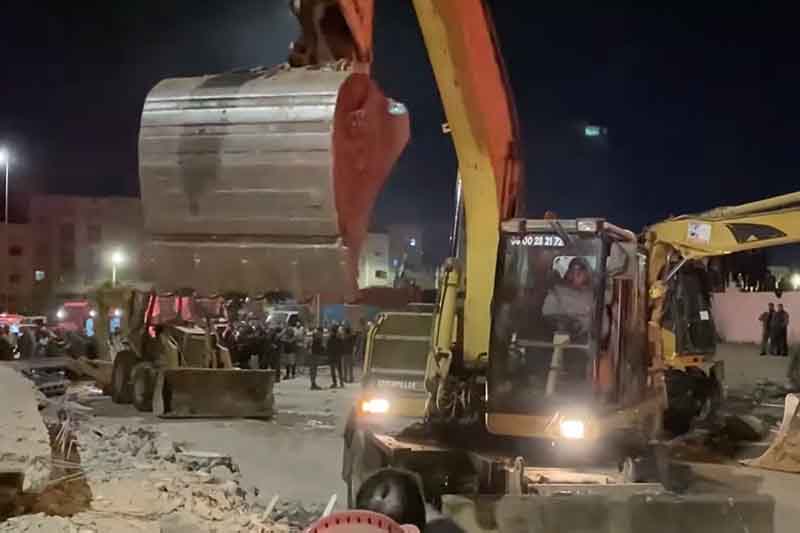 قتلى ومصابون في انهيار بنايتين