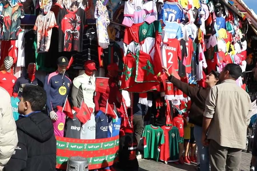 إقبال متزايد على قميص "الأسود"