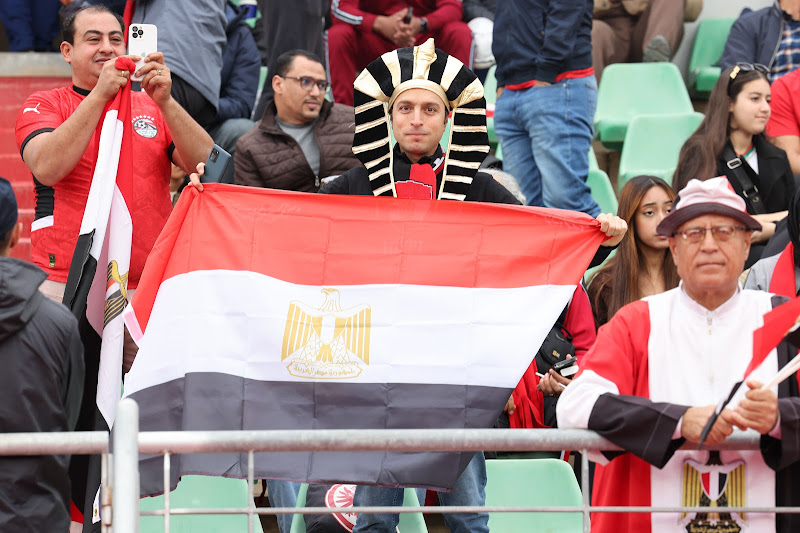 حقيقة دعم فنانين لمنتخب مصر بطنجة