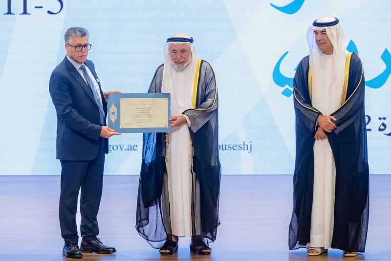 مهرجان الشارقة للشعر يكرم لعرج