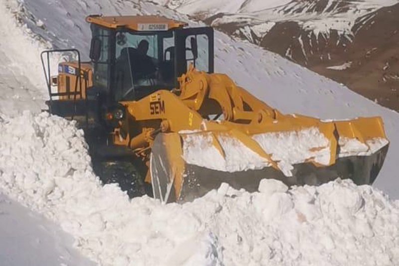 إزاحة ثلوج تجاوزت مترين بجماعة إغيل