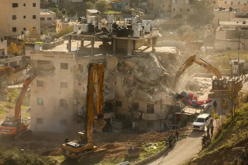إسرائيل تخطر منشآت فلسطينية بالهدم