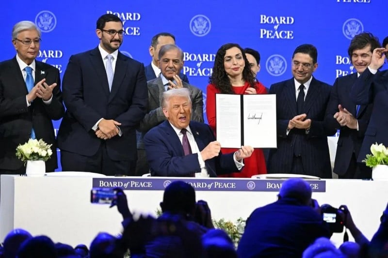 بمشاركة المغرب .. ترامب يوقّع الميثاق التأسيسي لمجلس السلام في دافوس
