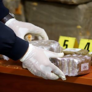 مطاردة بحرية تنتهي بحجز شحنة مخدرات