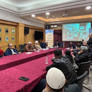 "مائدة مستديرة" تصيغ توصيات لتكريس الاستقلالية في الإعلام والمحاماة