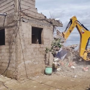 حملة لهدم البنايات العشوائية بحربيل