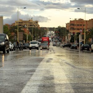 مديرية الأرصاد تحذر من تقلبات جوية وزخات رعدية في مناطق بالمغرب