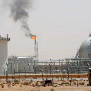 النفط يتراجع لأدنى مستوى في 12 يوما