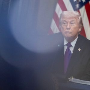 رهان تغيير النظام في إيران يصطدم بواقع الميدان بعد أسبوع من الحرب
