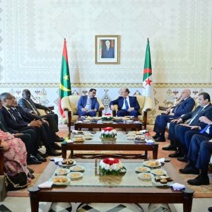 النظام الجزائري يستغل أزمة المحروقات لكسر العزلة وكسب تعاطف موريتانيا