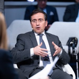 "ضمان الأمن في هرمز" يزعج مدريد