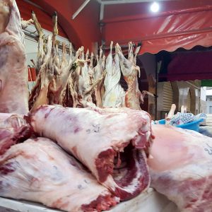 "حرارة العيد" تنعش تقطيع الأضاحي
