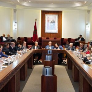 وزير العدل وهبي يوافق على رفع سن ولوج مهنة المحاماة إلى 45 سنة